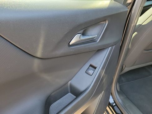 Certified 2025 Chevrolet Equinox LT FWD image 17