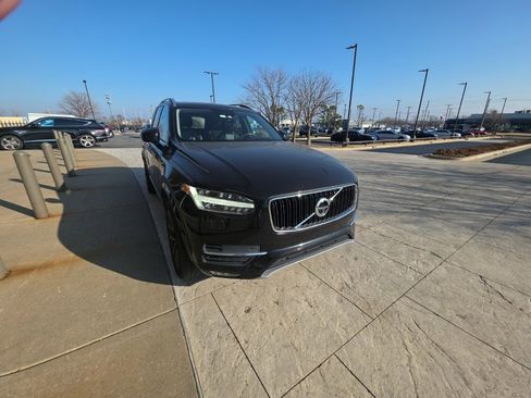 Used 2017 Volvo XC90 T6 Momentum w/ Vision Package image 2