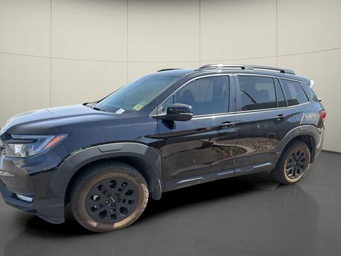 Used 2023 Honda Passport TrailSport image 3