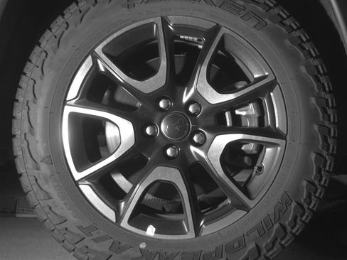 Used 2025 Jeep Compass Trailhawk AWD/4WD image 13