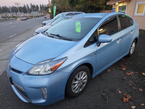 Used 2012 Toyota Prius Plug-In Hybrid image 3