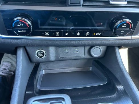 Used 2023 Nissan Rogue SV AWD/4WD image 18
