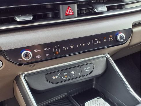 New 2026 Kia Carnival EX FWD image 5