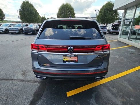 Used 2025 Volkswagen Atlas SE AWD/4WD image 8