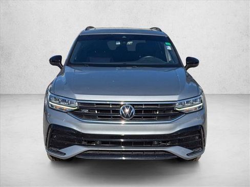 Used 2022 Volkswagen Tiguan SE R-Line image 2