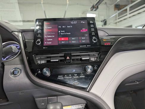 Used 2021 Toyota Camry XLE image 32