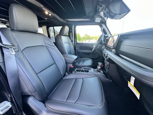 New 2025 Jeep Wrangler Unlimited Sahara AWD/4WD image 29