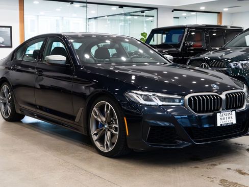 Used 2022 BMW M550i xDrive M550i xDrive image 3