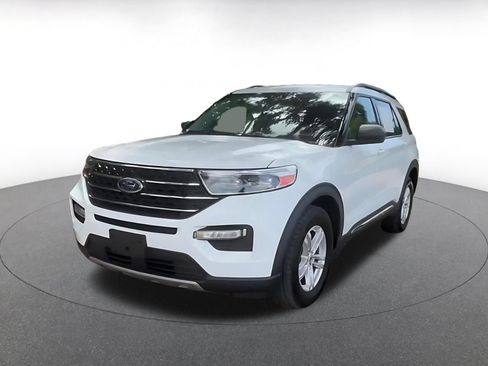 Used 2023 Ford Explorer XLT w/ Equipment Group 202A AWD/4WD image 7