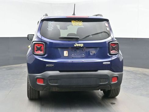 Used 2017 Jeep Renegade Latitude w/ Popular Equipment Group FWD image 9