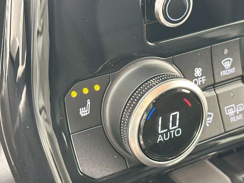 Used 2023 Toyota Highlander XLE image 19