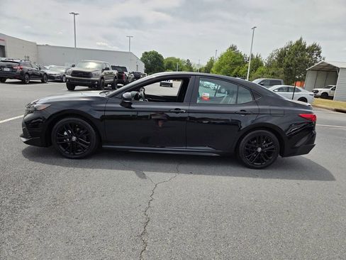 Used 2025 Toyota Camry SE w/ Convenience Package image 4