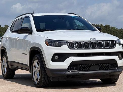Used 2024 Jeep Compass Latitude AWD/4WD image 8
