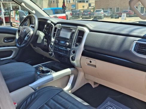 Used 2018 Nissan Titan SV w/ SV Convenience Package AWD/4WD image 11