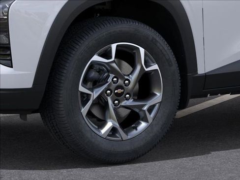New 2026 Chevrolet Trax LT w/ Driver Confidence Package image 9