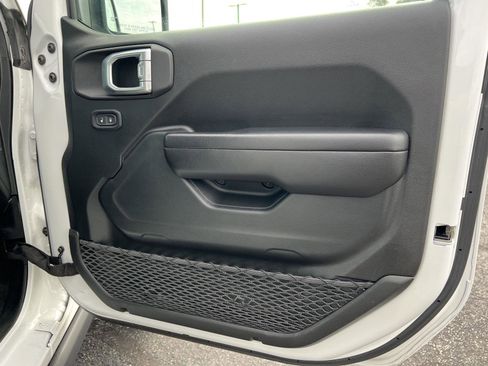 Used 2021 Jeep Gladiator Willys image 18