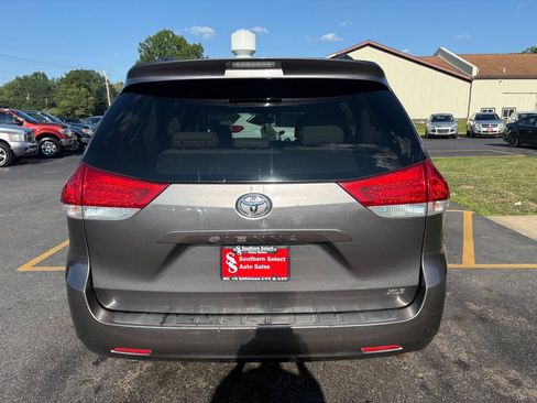 Used 2011 Toyota Sienna XLE FWD image 7