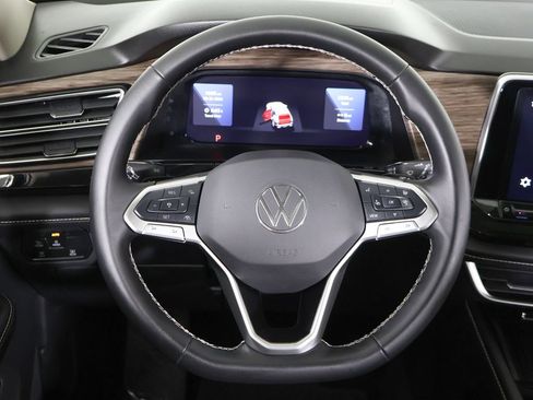 Used 2026 Volkswagen Atlas SEL AWD/4WD image 48