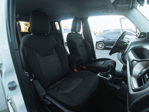 Used 2016 Jeep Renegade Latitude image 12