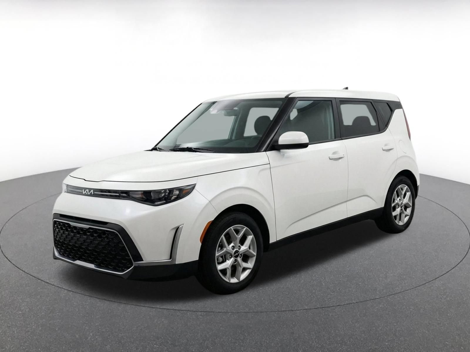 Used 2025 Kia Soul LX w/ LX Technology Package FWD image 3