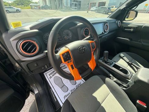 Used 2021 Toyota Tacoma TRD Sport AWD/4WD image 15