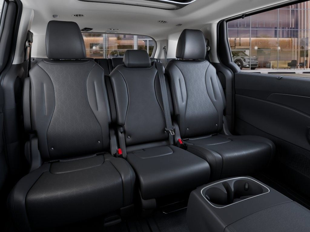 New 2027 Kia Carnival SX w/ Dark Edition Package FWD image 17