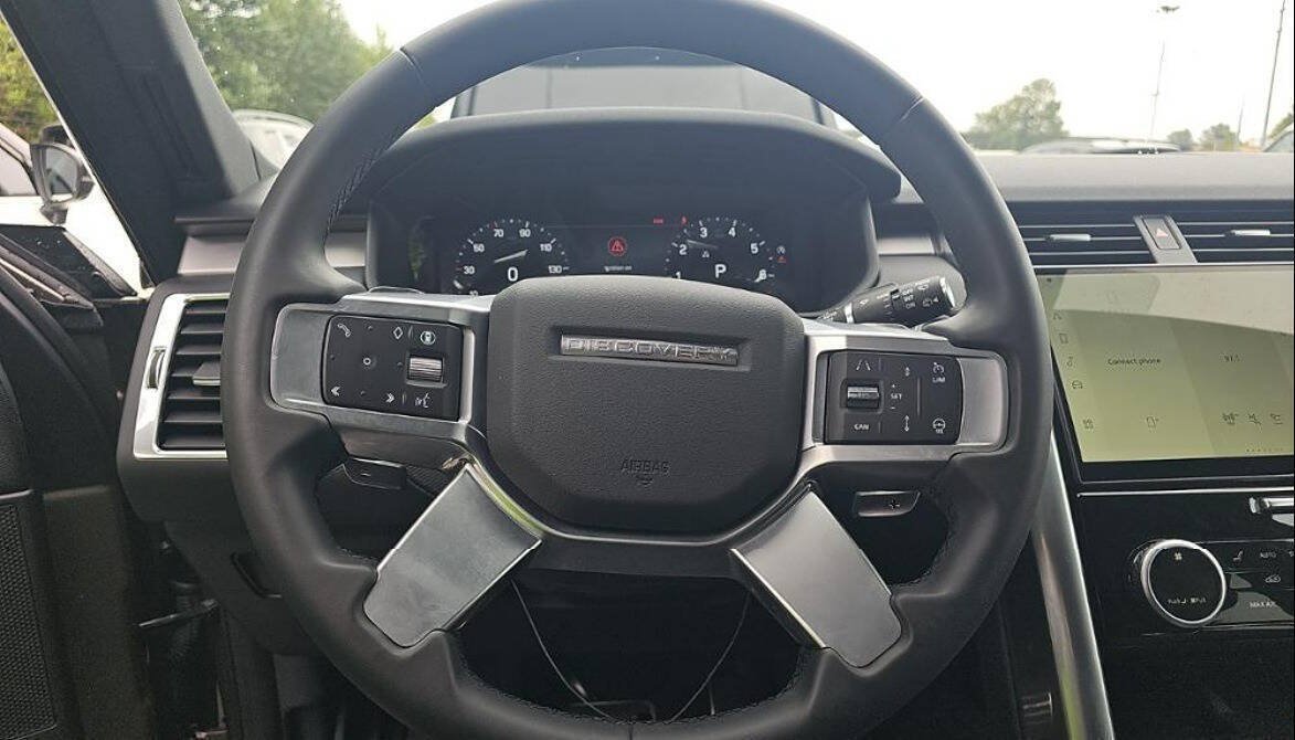 Used 2024 Land Rover Discovery Dynamic SE AWD/4WD image 15
