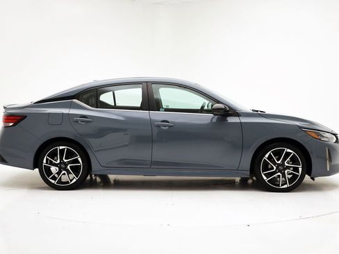 Used 2024 Nissan Sentra SR w/ SR Premium Package image 3