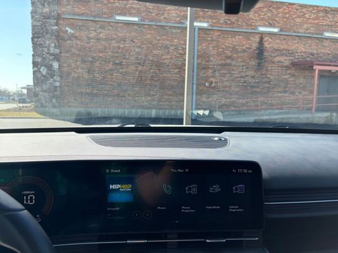 Used 2025 Hyundai Kona SEL image 17