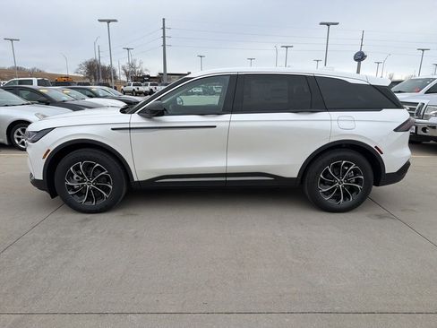 New 2026 Lincoln Nautilus Premier image 11