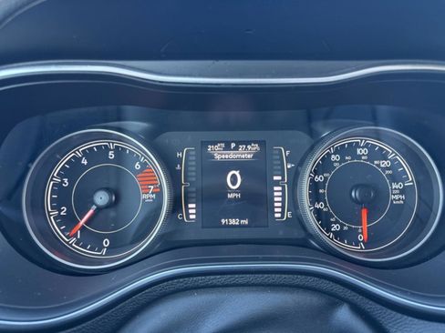 Used 2019 Jeep Cherokee Latitude Plus image 16