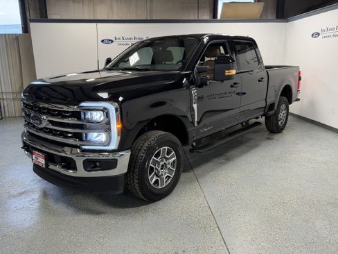 Used 2025 Ford F250 Lariat AWD/4WD image 3