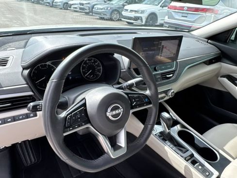 Used 2024 Nissan Altima 2.5 SL FWD image 9