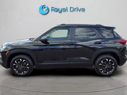 Used 2022 Chevrolet TrailBlazer LT w/ Convenience Package AWD/4WD image 3