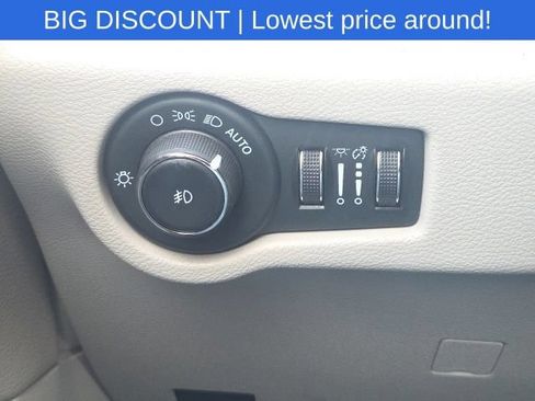 Used 2023 Chrysler Pacifica Touring-L FWD image 32
