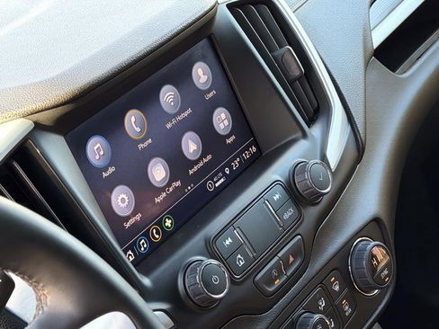 Used 2023 GMC Terrain SLT image 15