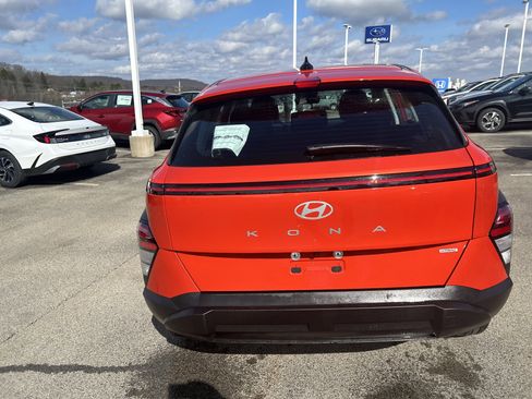 Used 2025 Hyundai Kona SE image 12