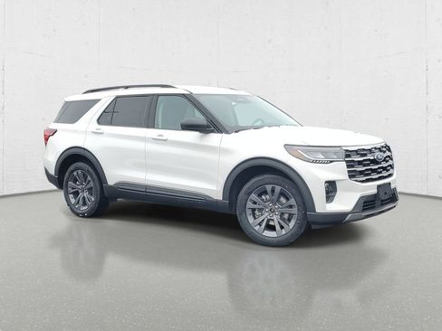 New 2026 Ford Explorer Active w/ Active Comfort Package AWD/4WD image 2