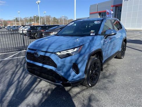 Used 2023 Toyota RAV4 SE image 4