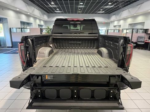 Used 2024 GMC Sierra 2500 AT4 w/ AT4 Premium Plus Package image 10