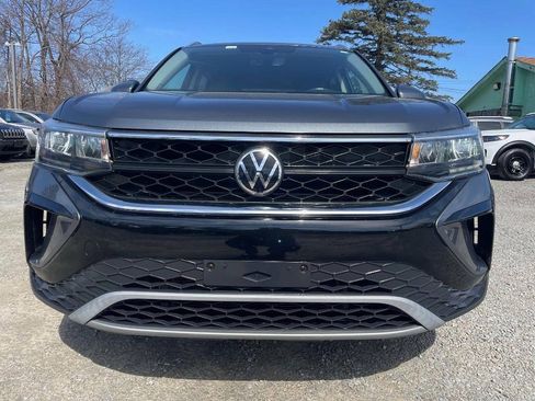 Used 2022 Volkswagen Taos SE AWD/4WD image 3