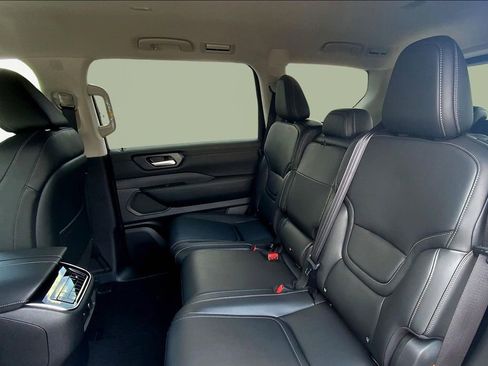 New 2025 Nissan Armada SV image 12