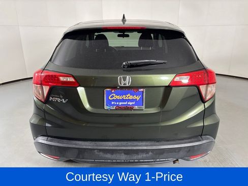 Used 2017 Honda HR-V EX image 9