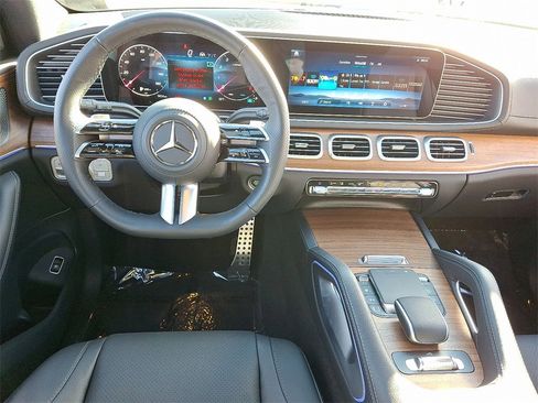Certified 2025 Mercedes-Benz GLS 450 4MATIC image 11