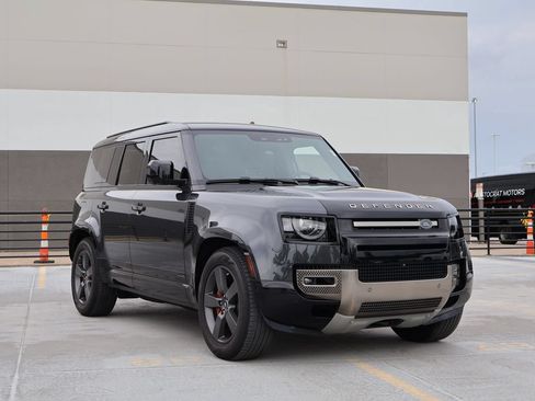 Certified 2025 Land Rover Defender 110 X AWD/4WD image 3