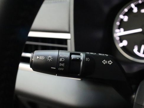 New 2025 Mitsubishi Outlander SE image 9