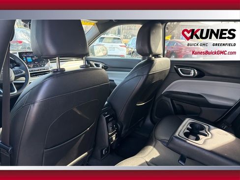 Used 2025 Jeep Compass Limited image 37