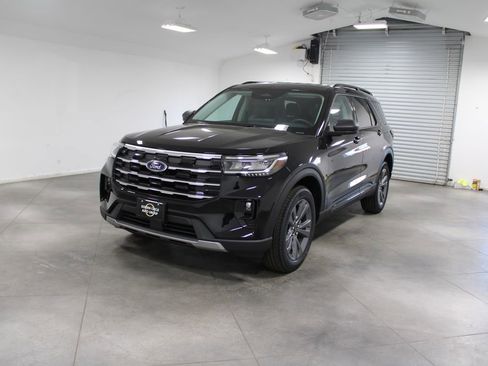 New 2026 Ford Explorer Active w/ Active Comfort Package image 3