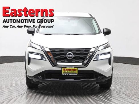 Used 2023 Nissan Rogue S AWD/4WD image 2