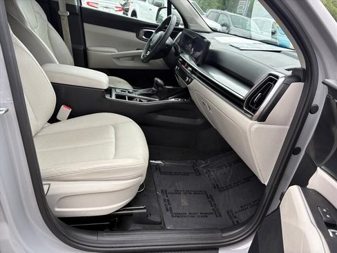 Used 2025 Kia Sorento S FWD image 19